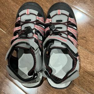 Summer shoes size 5 closed toe